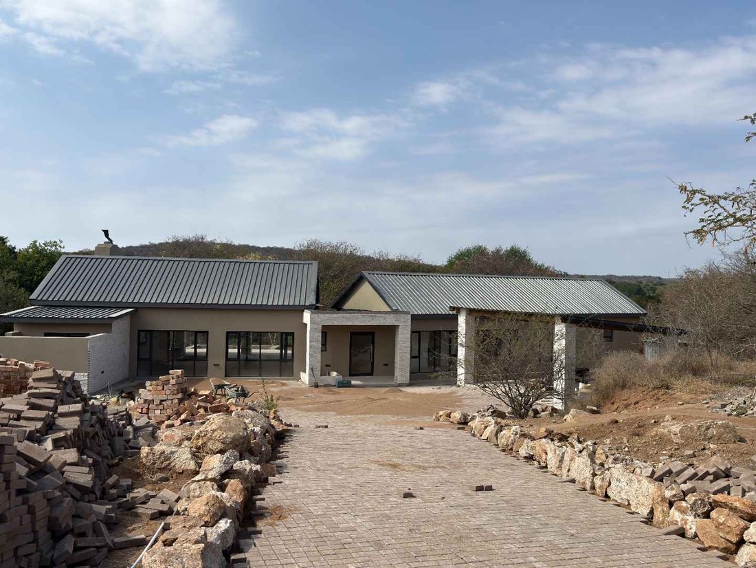 House in Hoedspruit, Limpopo, South Africa 1 - 17363654