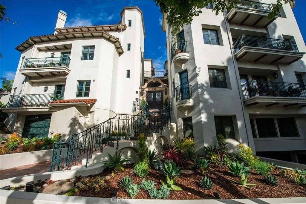 Condo in Los Angeles, California, United States 1 - 16670019