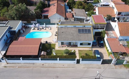 House in Azeitao (Sao Lourenco e Sao Simao), Setubal, Portugal 1