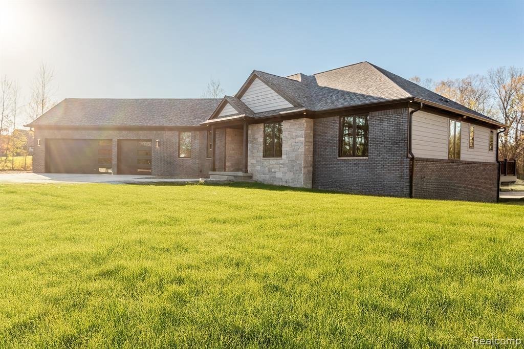 House in Grand Blanc Township, Michigan, United States 1 - 18568553