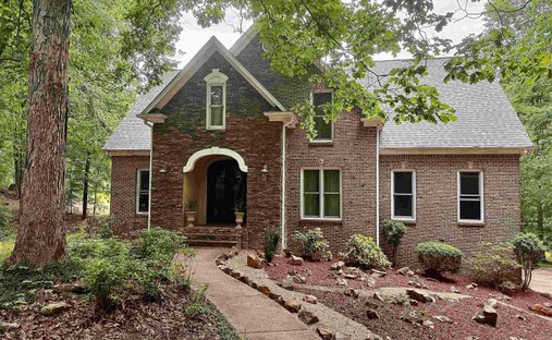 House in Chelsea, Alabama, United States 1