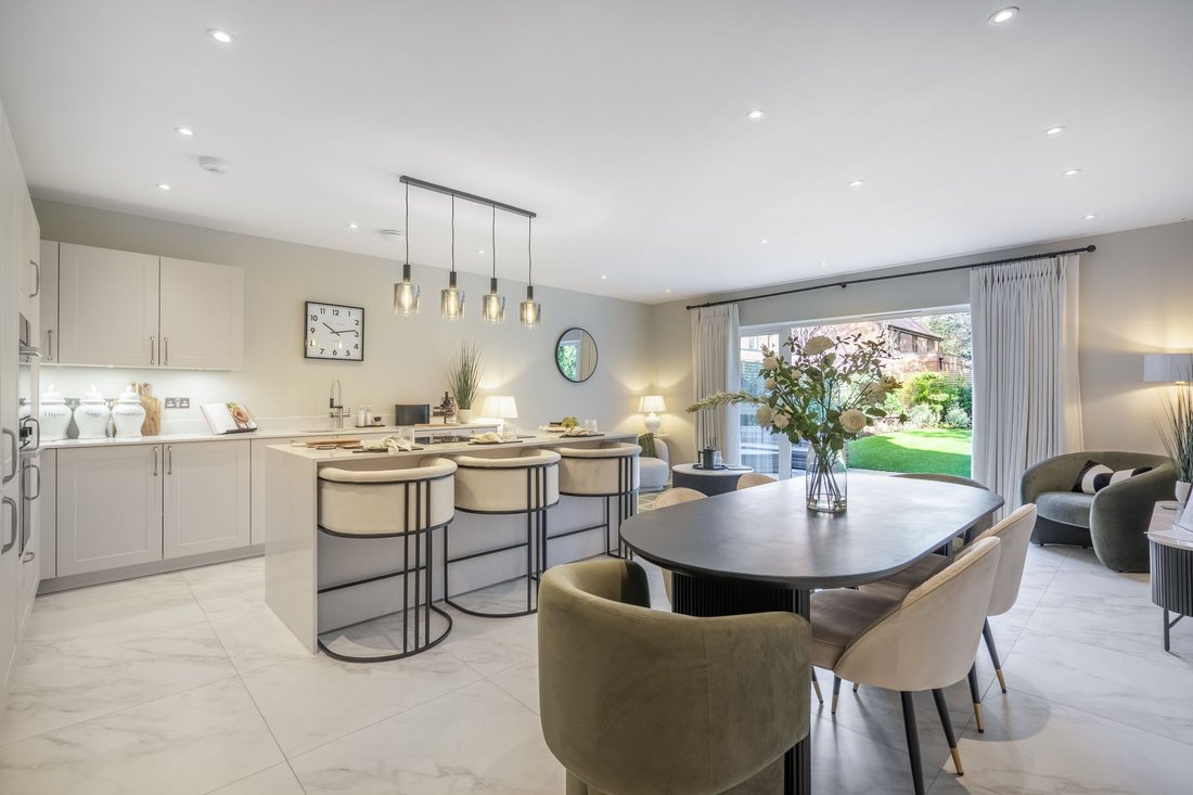 House in Sunninghill, England 2 - 17758078
