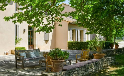 Estate in Nevons-route d'Apt, L'Isle-sur-la-Sorgue, France 1