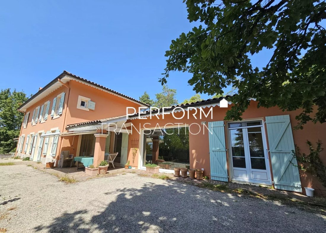 Estate in Leyssard, Auvergne-Rhône-Alpes, France 3 - 18572237