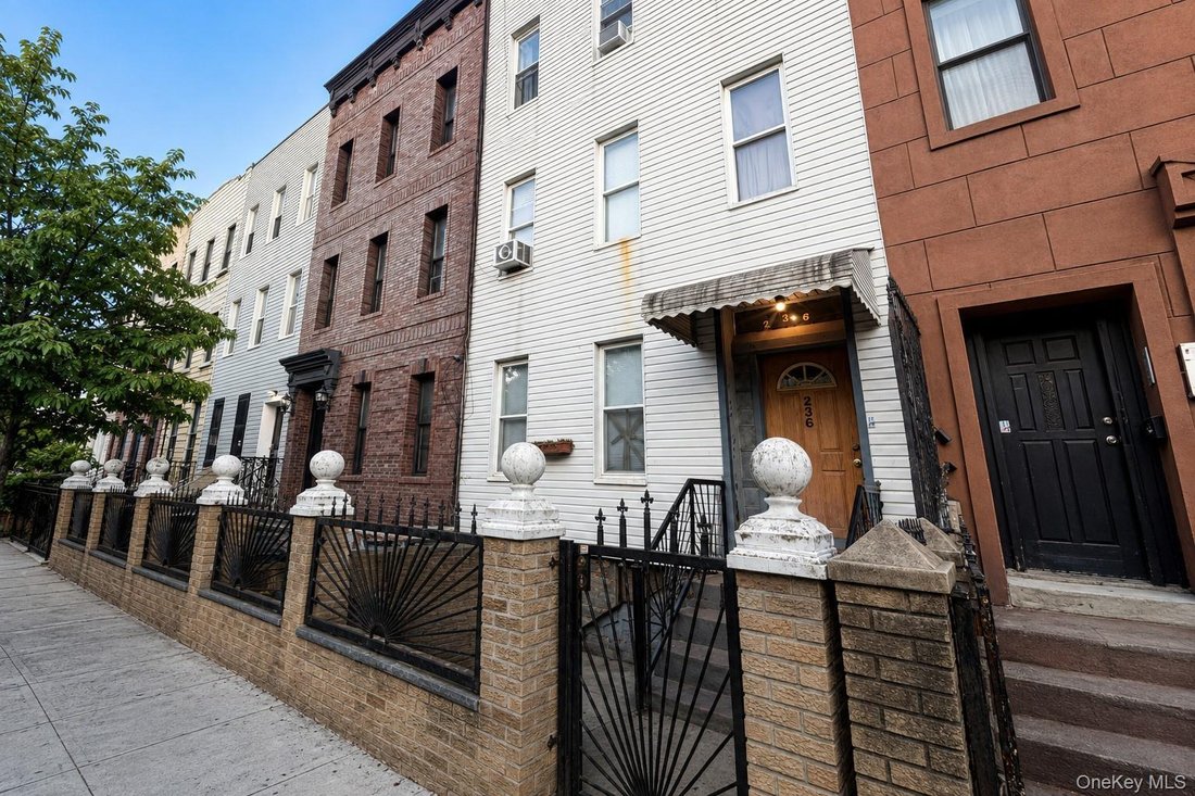 House in New York, New York, United States 2 - 18568535