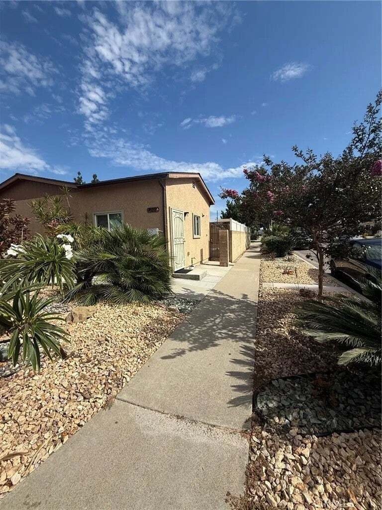Fullerton, California, United States 4 - 18567334