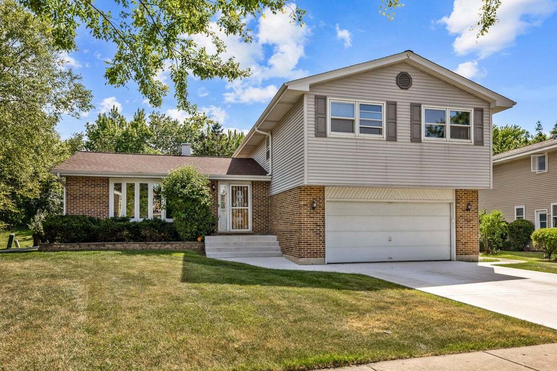 House in Elk Grove Village, Illinois, United States 1 - 18567172