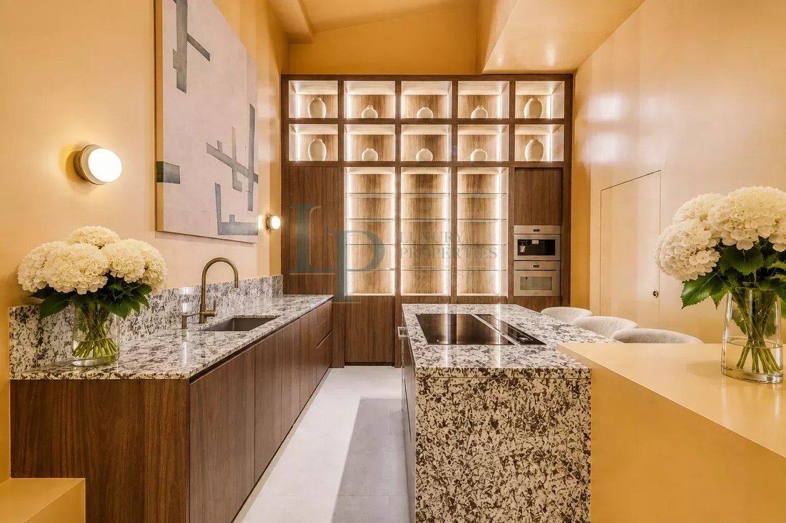 Apartment in Saint Thomas d'Aquin, Paris 7e Arrondissement, Paris 2 - 18571715