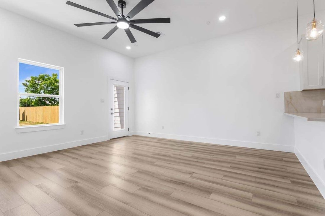 Houston, Texas, United States 4 - 18569177