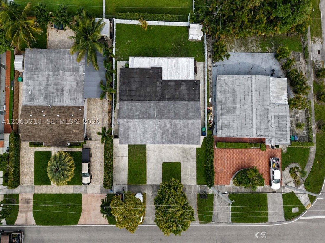 House in Hialeah, Florida, United States 4 - 18571438