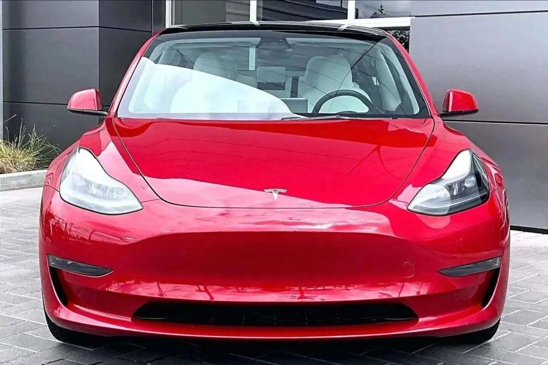 Sedan in Riverside, CA, United States 5 - 18333551