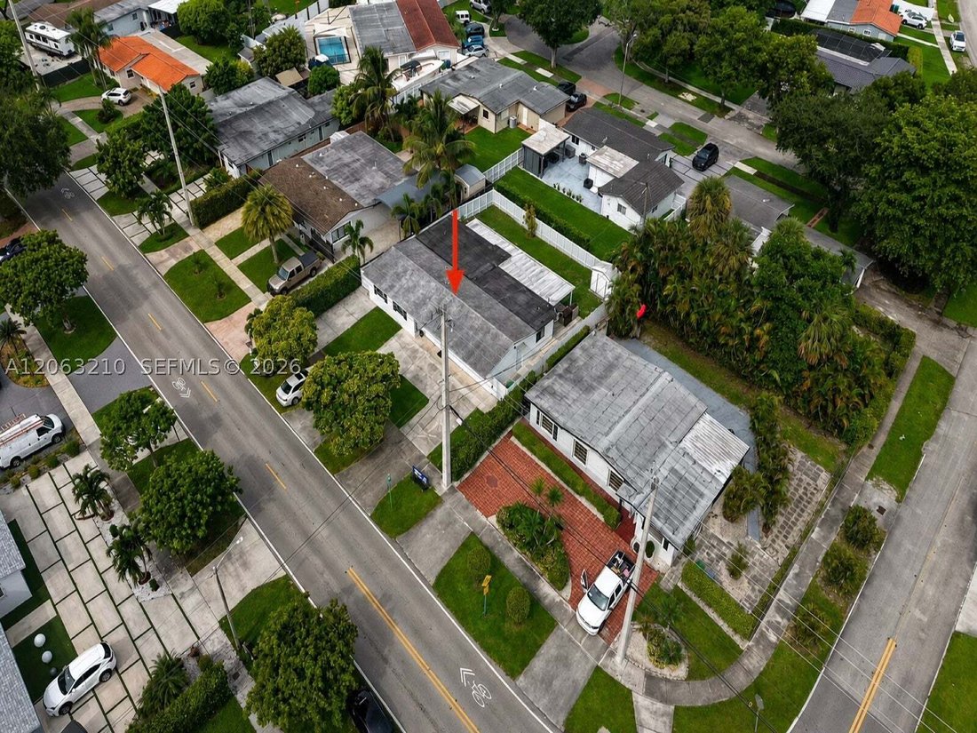 House in Hialeah, Florida, United States 3 - 18571438
