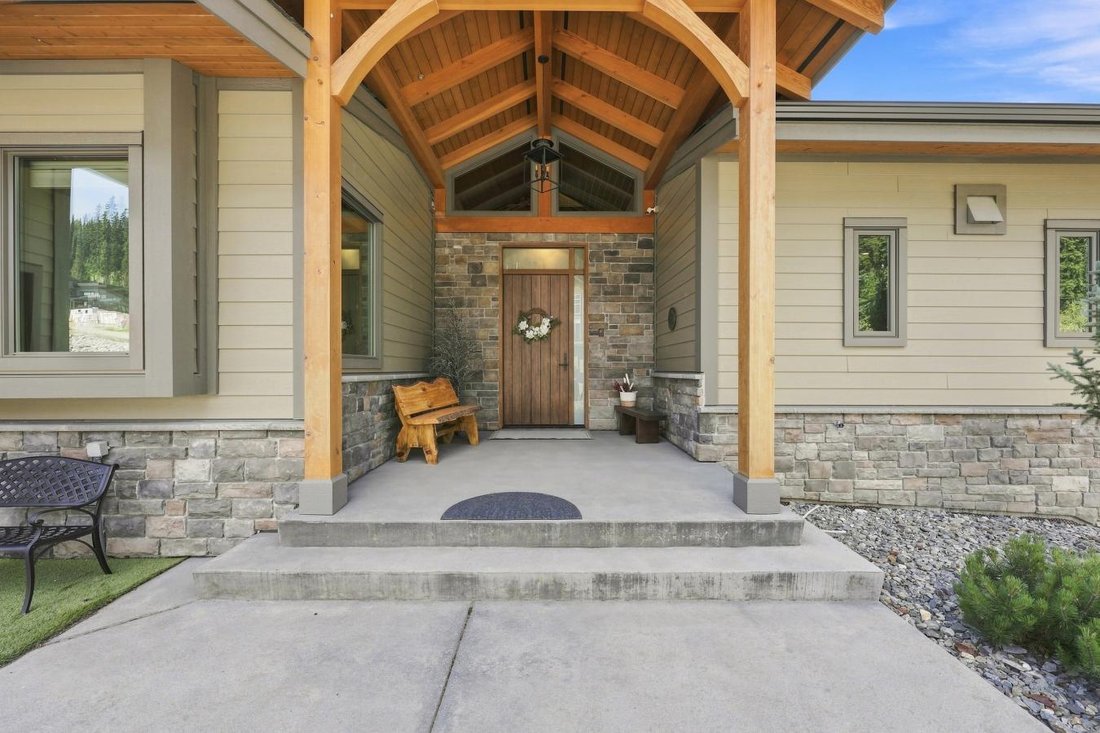 House in Sun Peaks, British Columbia, Canada 2 - 18570970