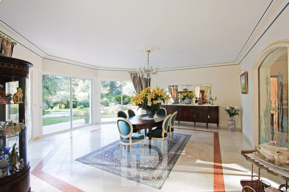 House in Mougins, Provence-Alpes-Côte d'Azur, France 5 - 18213035