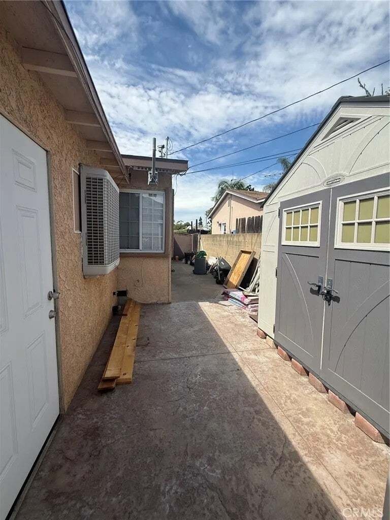 Fullerton, California, United States 5 - 18567334
