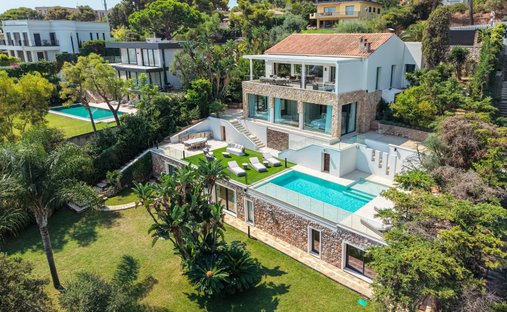 Villa in Village-Cros de Caste-Coupiere-Mont Gros, Roquebrune-Cap-Martin, France 1