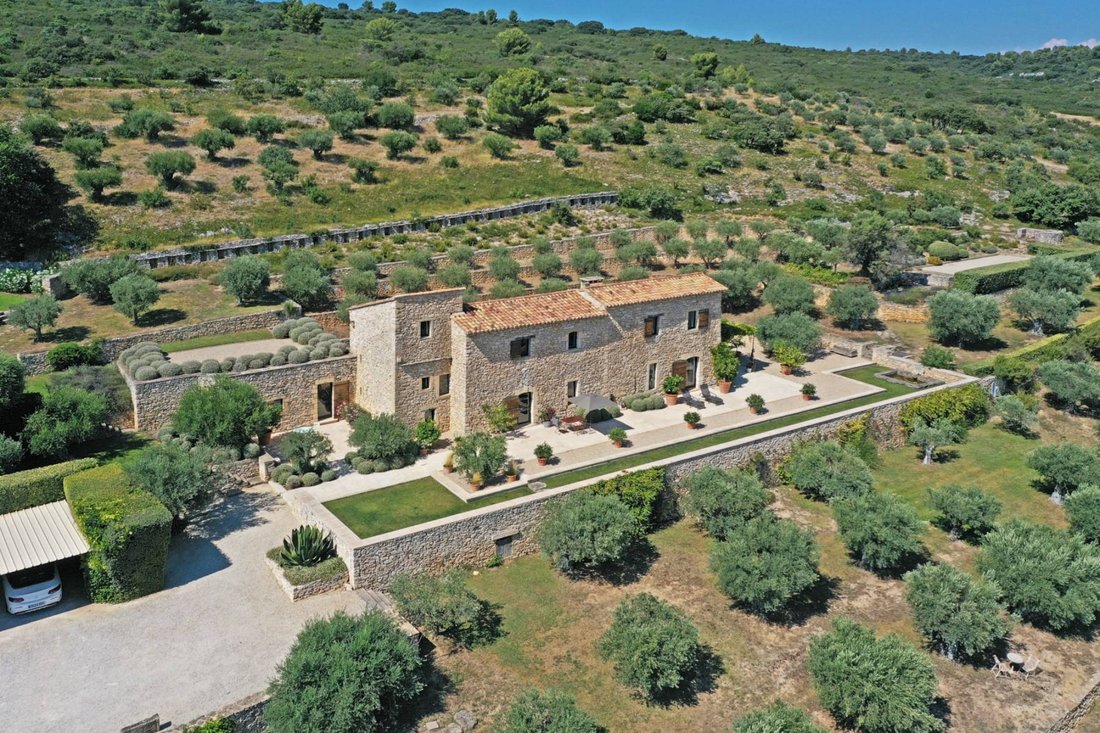 House in Gordes, Provence-Alpes-Côte d'Azur, France 2 - 18571660