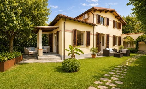 Villa in Tonfano, Pietrasanta, Italy 1
