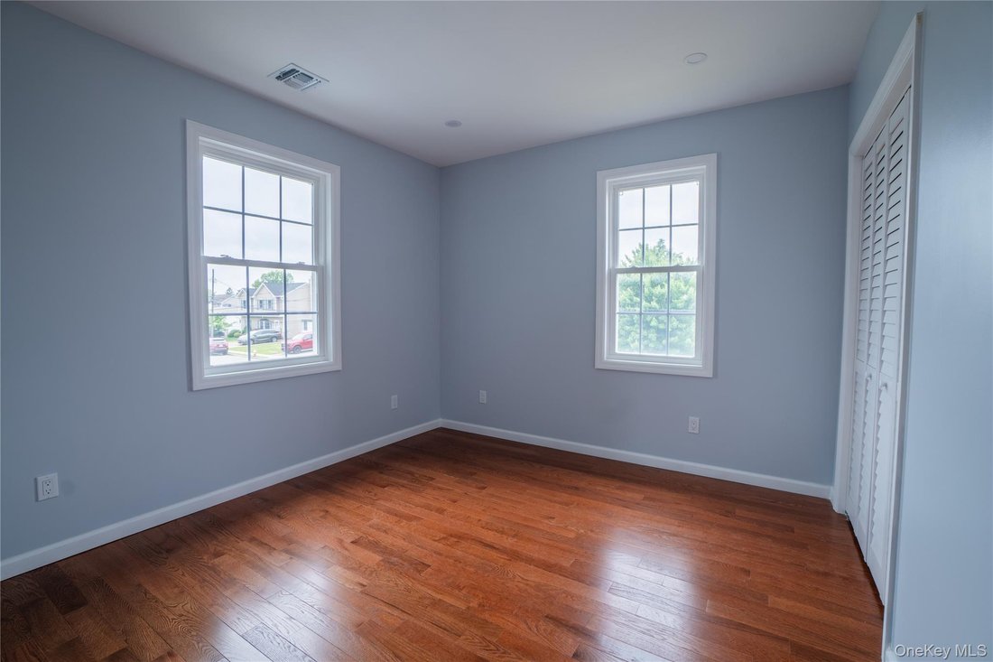 House in Bethpage, New York, United States 3 - 18570668
