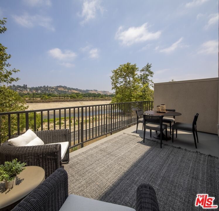 Condo in Los Angeles, California, United States 4 - 18569504