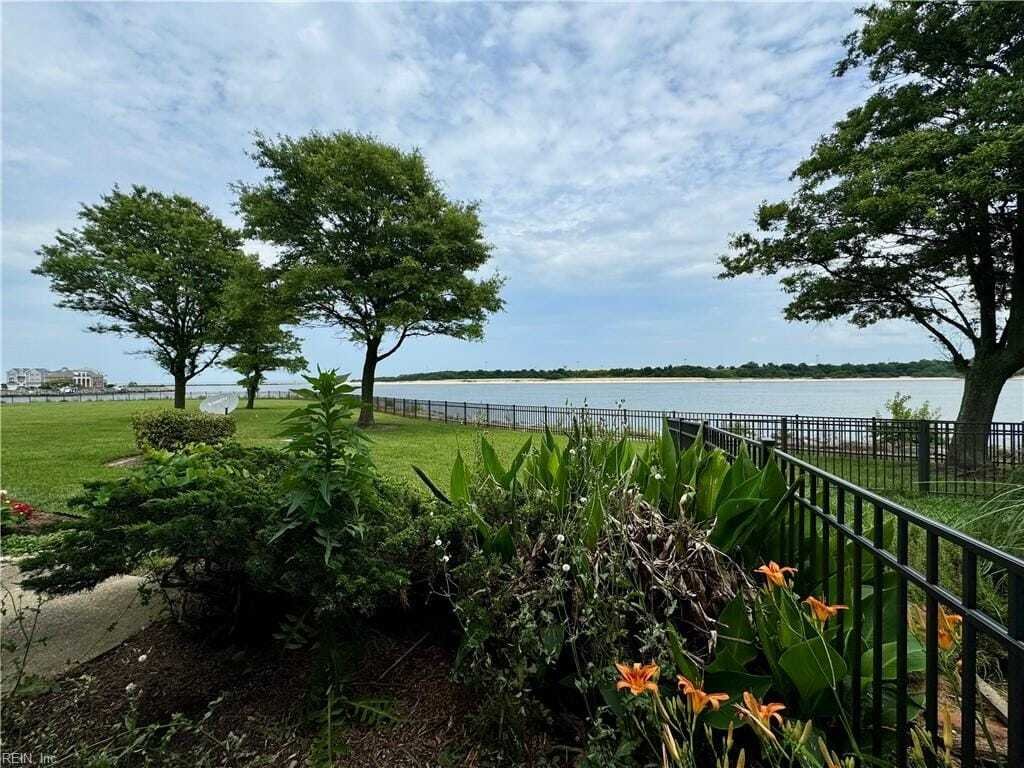 Condo in Norfolk, Virginia, United States 5 - 18567254