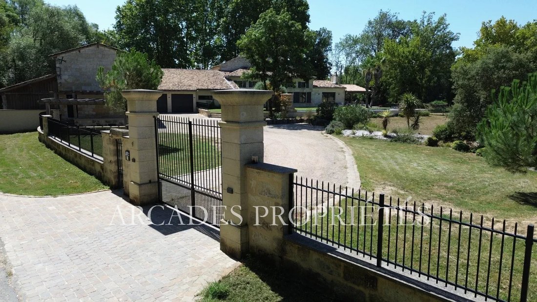 Estate in Saint-Émilion, Nouvelle-Aquitaine, France 2 - 18572325