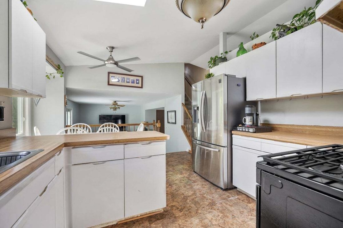 House in Elk Grove Village, Illinois, United States 4 - 18567172