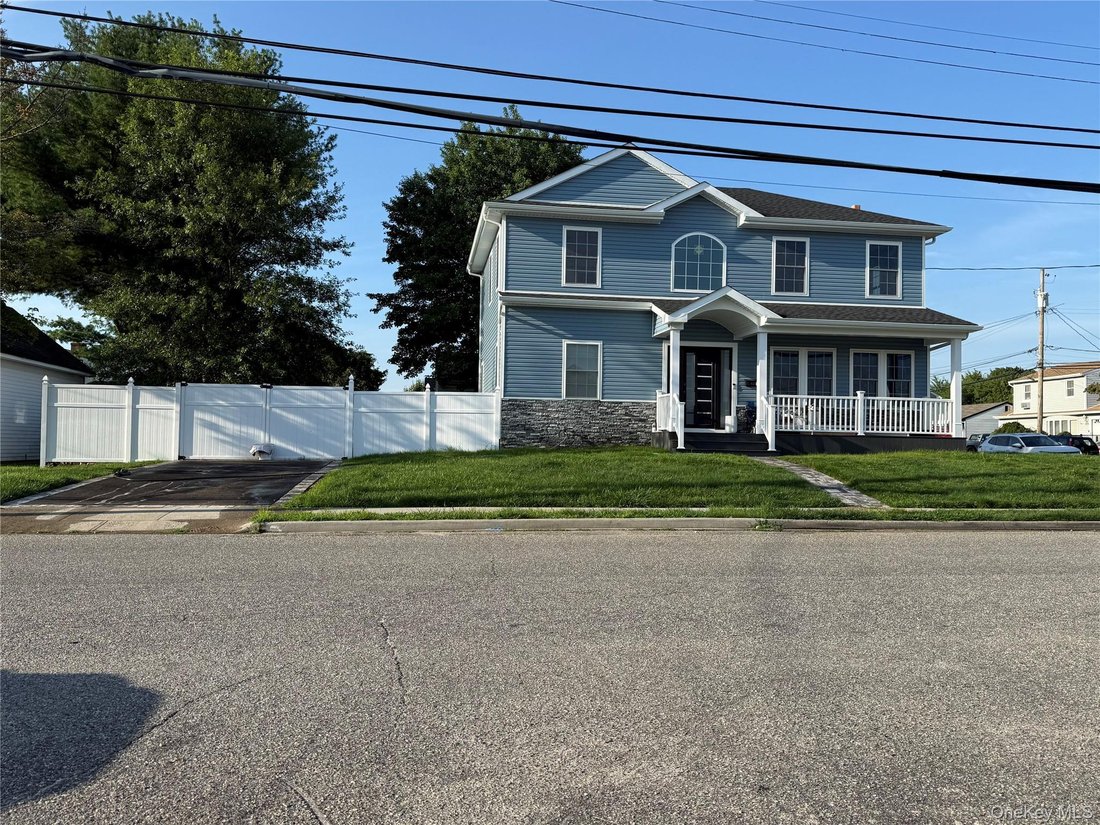 House in Bethpage, New York, United States 1 - 18570668