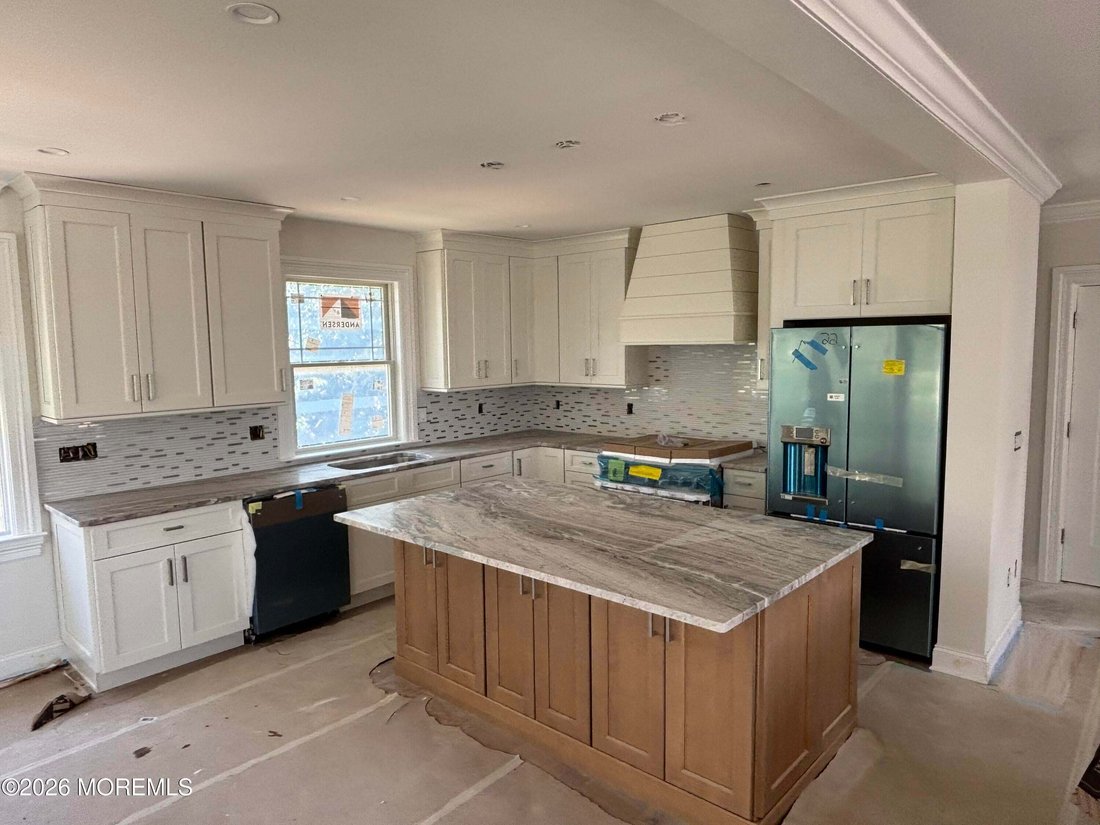 House in Ship Bottom, New Jersey, United States 4 - 18567008