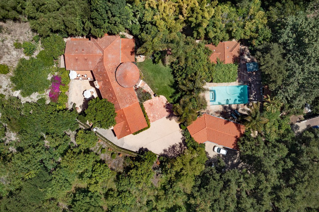 Santa Barbara, California, United States 1 - 18569461