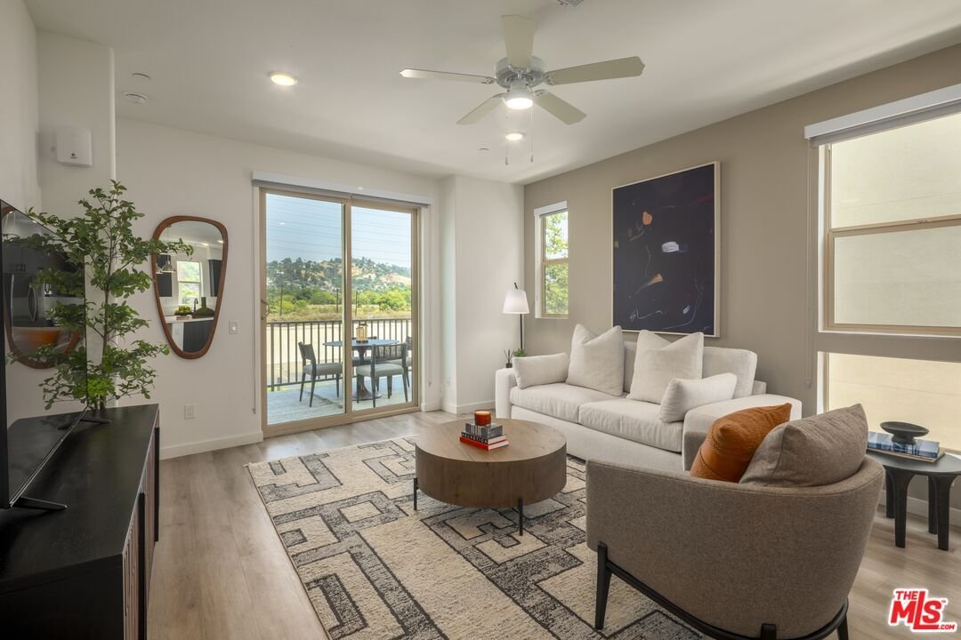 Condo in Los Angeles, California, United States 5 - 18569504