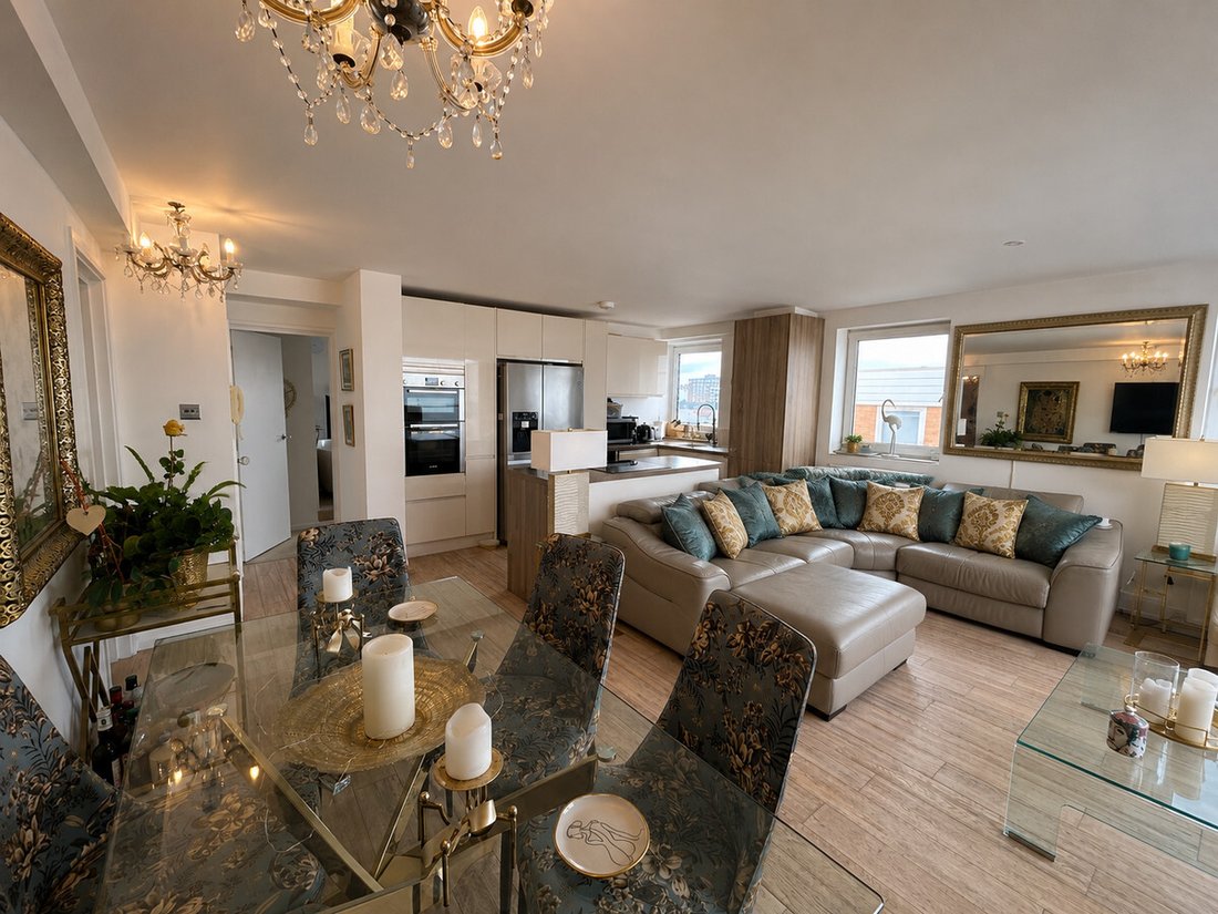 Apartment in Courtenay Terrace, Hove, England 1 - 17989289