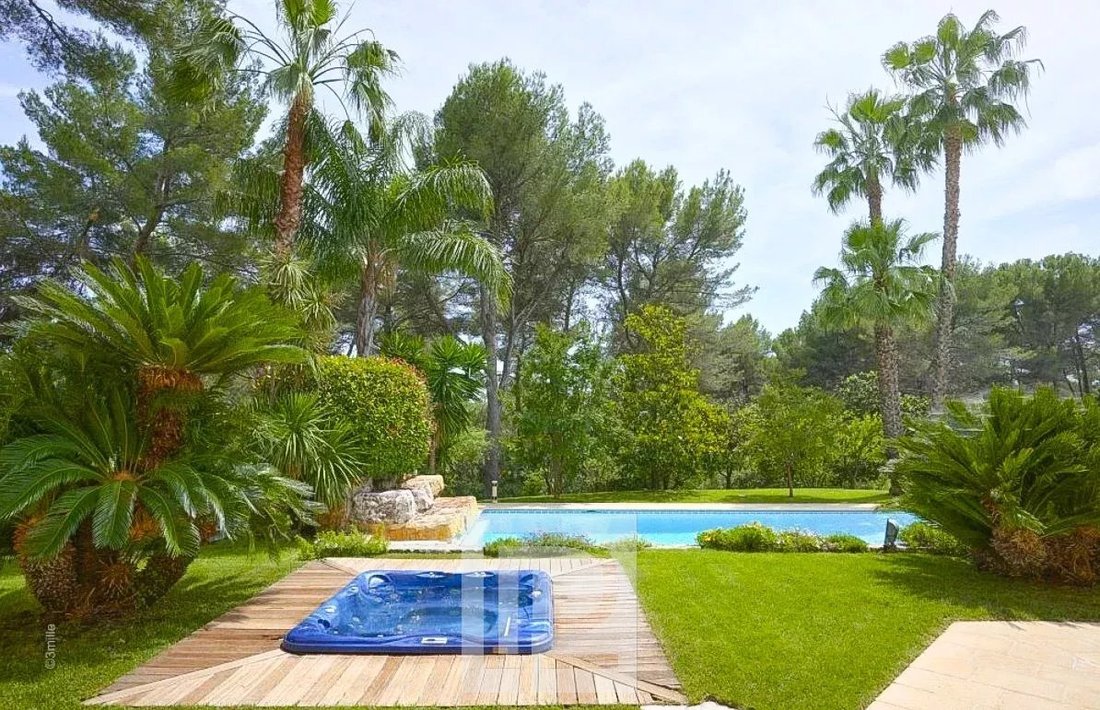 House in Mougins, Provence-Alpes-Côte d'Azur, France 3 - 18213035