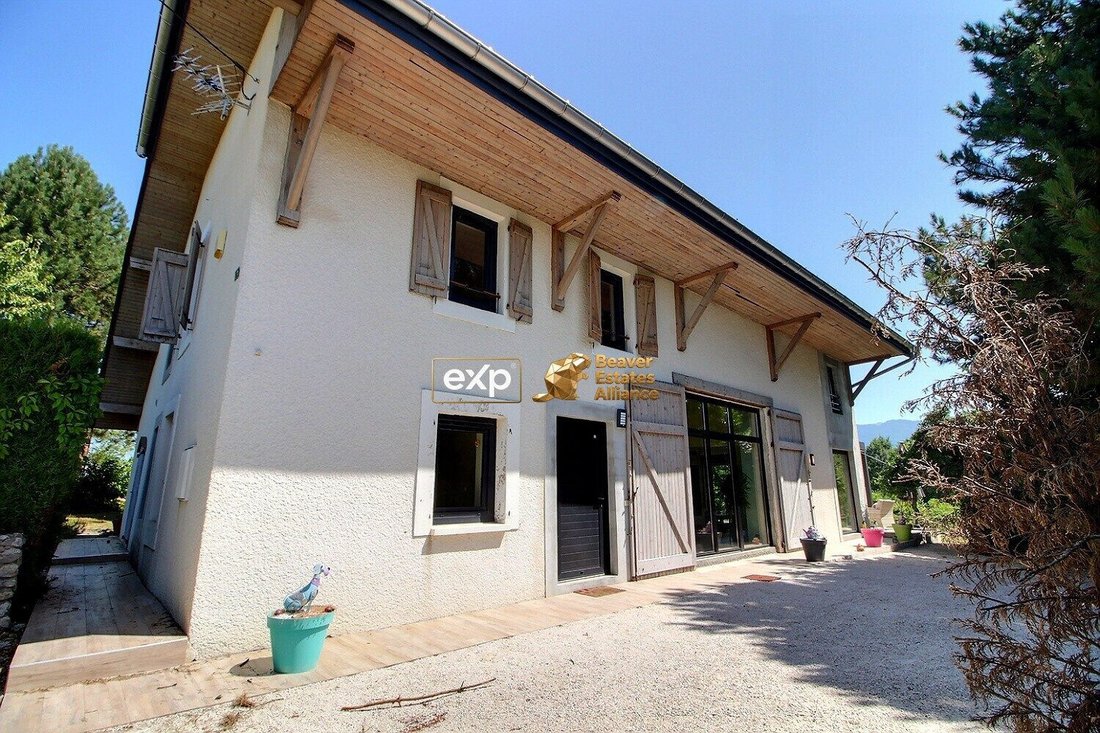 House in Saint-Ours, Auvergne-Rhône-Alpes, France 1 - 18570459