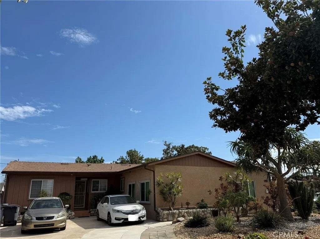 Fullerton, California, United States 1 - 18567334