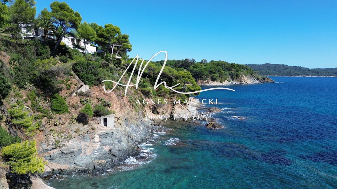 Estate in La Croix-Valmer, Provence-Alpes-Côte d'Azur, France 1 - 15765396