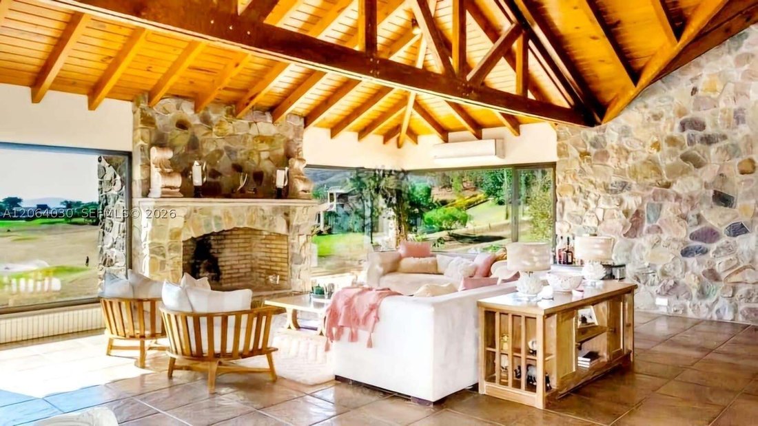 House in Argentina 3 - 18573486