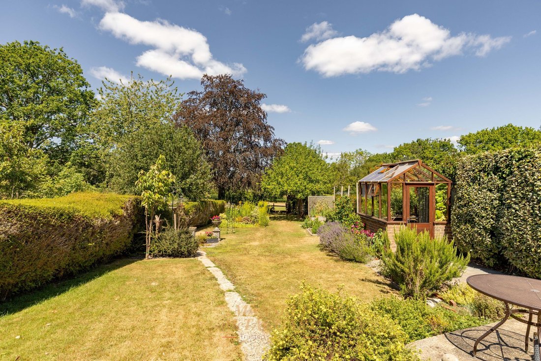 House in Upper Hartfield, England 2 - 18567839