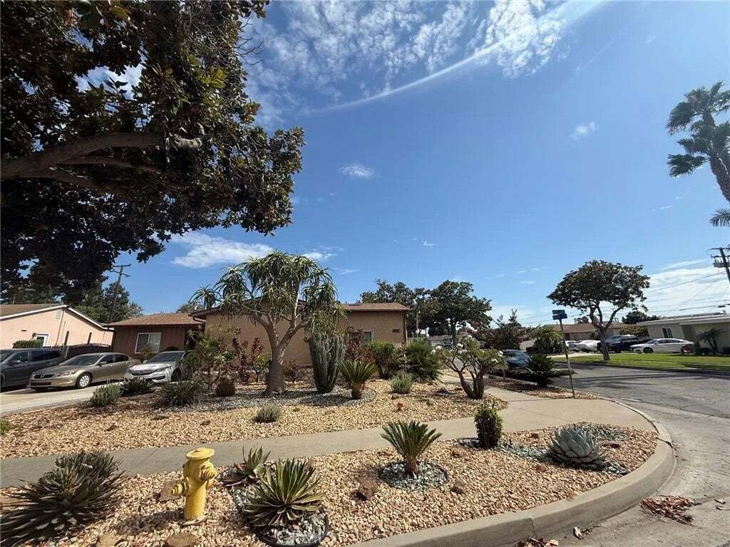 Fullerton, California, United States 3 - 18567334