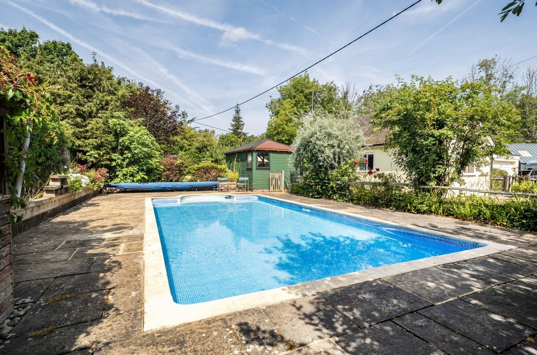 Chalet in Loxwood, England 4 - 18571415