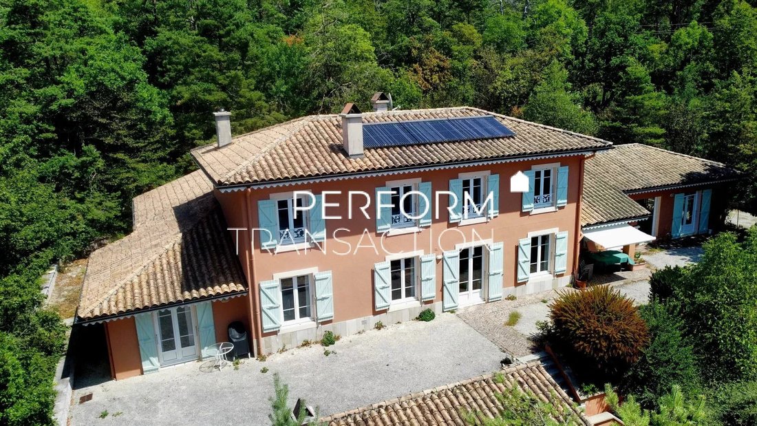 Estate in Leyssard, Auvergne-Rhône-Alpes, France 2 - 18572237