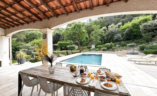 House in Hameau, Simiane-Collongue, France 1