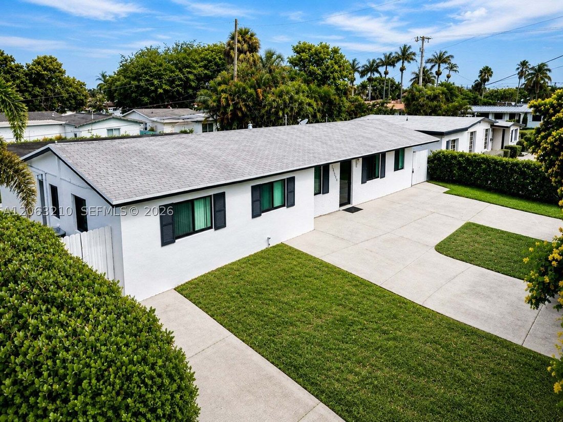 House in Hialeah, Florida, United States 1 - 18571438