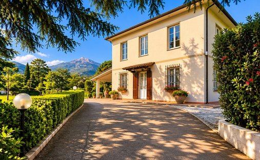 Villa in Camaiore, Tuscany, Italy 1