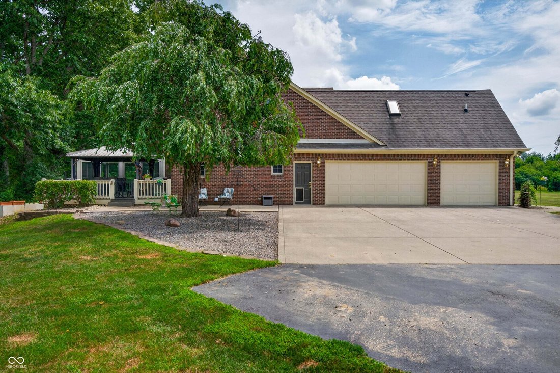 House in Trafalgar, Indiana, United States 3 - 18568517