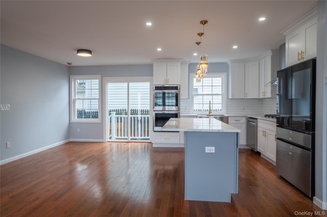 House in Bethpage, New York, United States 5 - 18570668