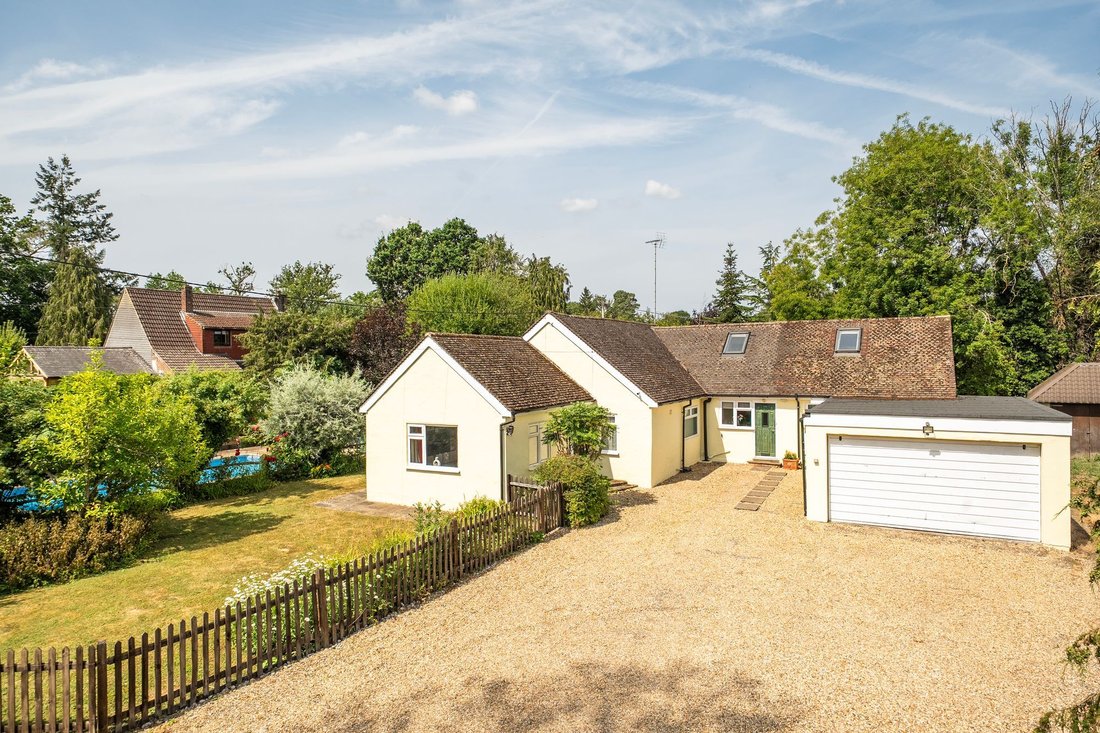 Chalet in Loxwood, England 1 - 18571415
