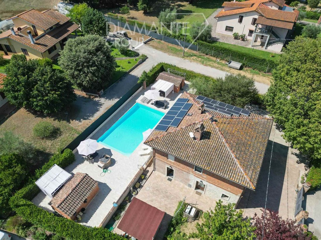 Castiglione del Lago, Umbria, Italy 1 - 18569551