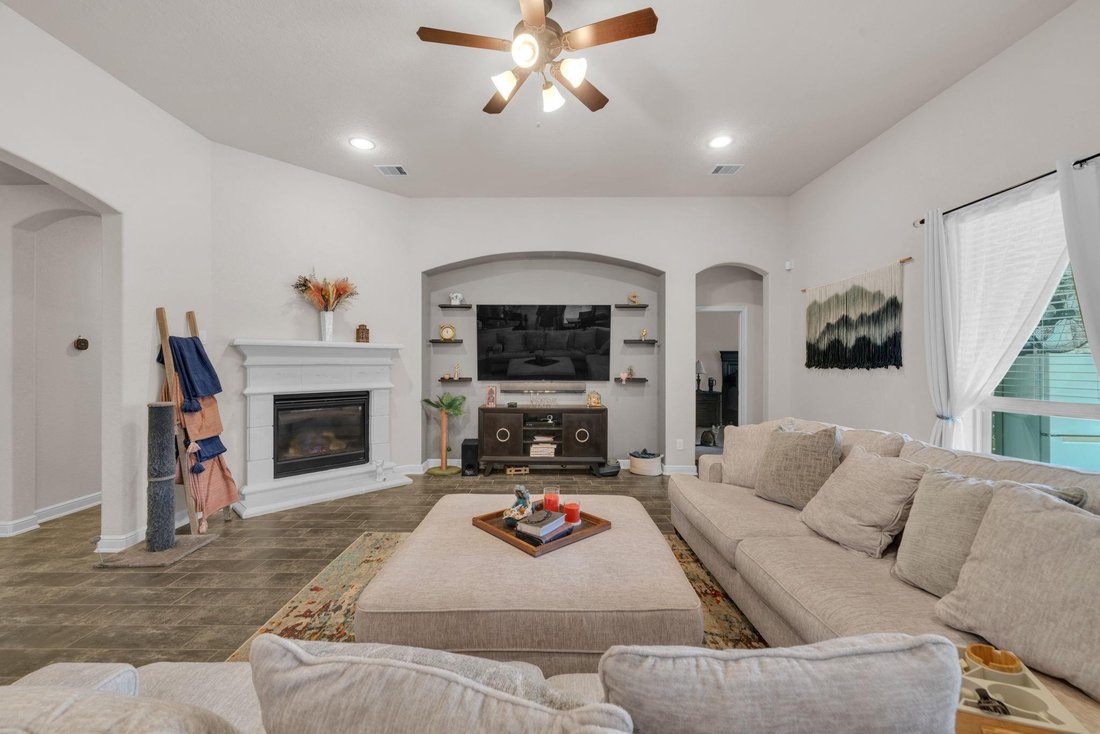 House in Houston, Texas, United States 3 - 18570607