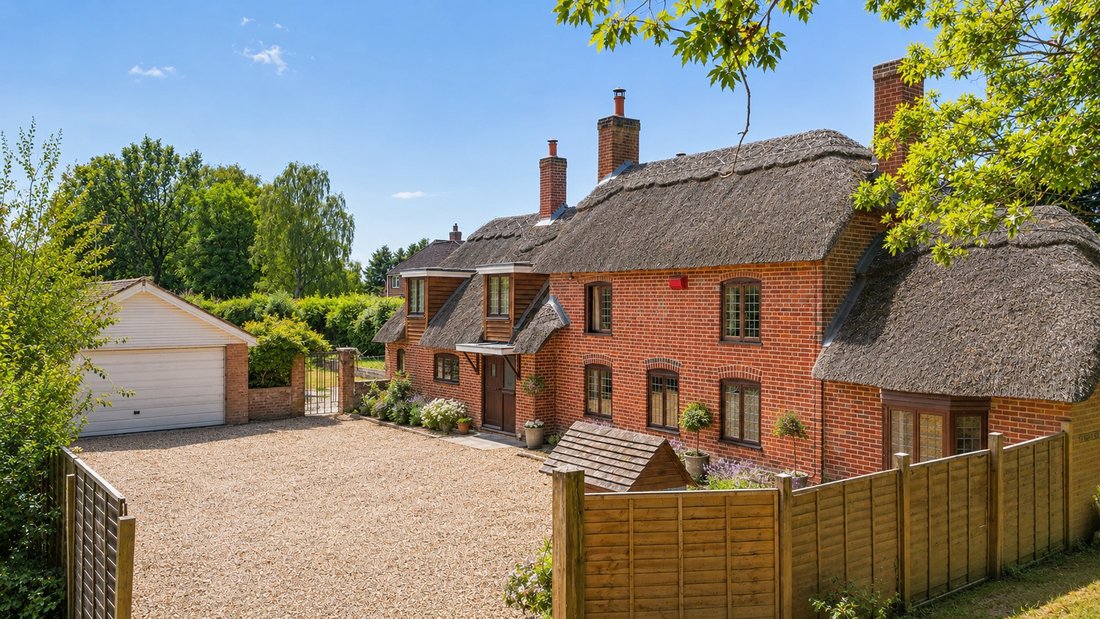 House in New Forest, Lyndhurst, England 1 - 17811822